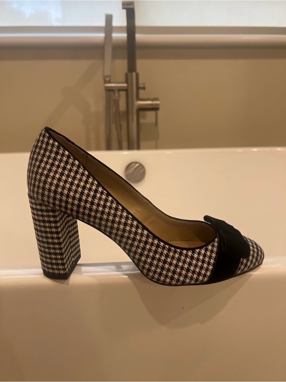 Ann Taylor Houndstooth Block Heel Pump in Black and White